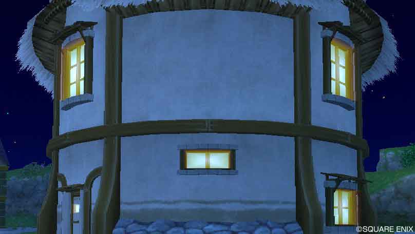 レリーフ付きの木窓(夜)